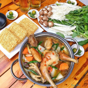 "Bùng nổ" vị giác với Lẩu Gà Tiềm Ớt Hiểm "cực phẩm" tại Quán Ăn Gia Đình Bà Ba!