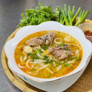 Bánh Canh Sườn Cọng "Gây Thương Nhớ" tại Quán Ăn Gia Đình Bà Ba